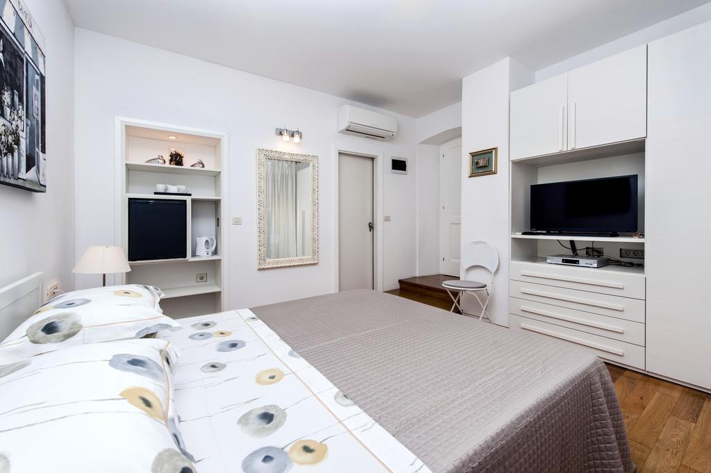 Corte Dei Merli Suite&room Affittacamere Rovigno